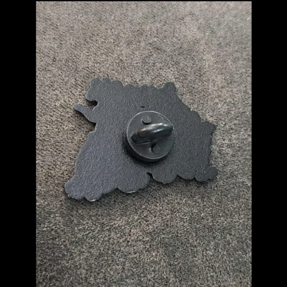 Winnie The Pooh & Tigger & Piglet & Eeyore & Roo Enamel Pin - Picture 2 of 2